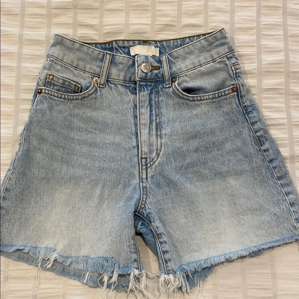 H&M Denim Shorts - Picture 1 of 3